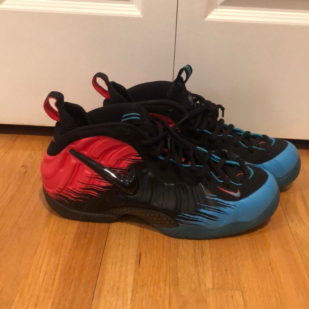 Men’s Nike Foamposite size 10.5